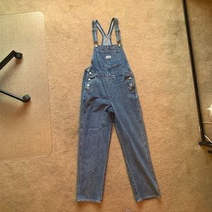 Levi’s overalls sz. Small. Only worn once.
